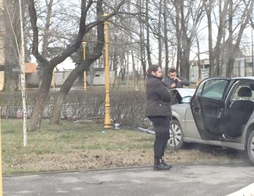 Accident SPECTACULOS în stațiunea Mamaia: doi stâlpi de electricitate au fost puşi la pământ